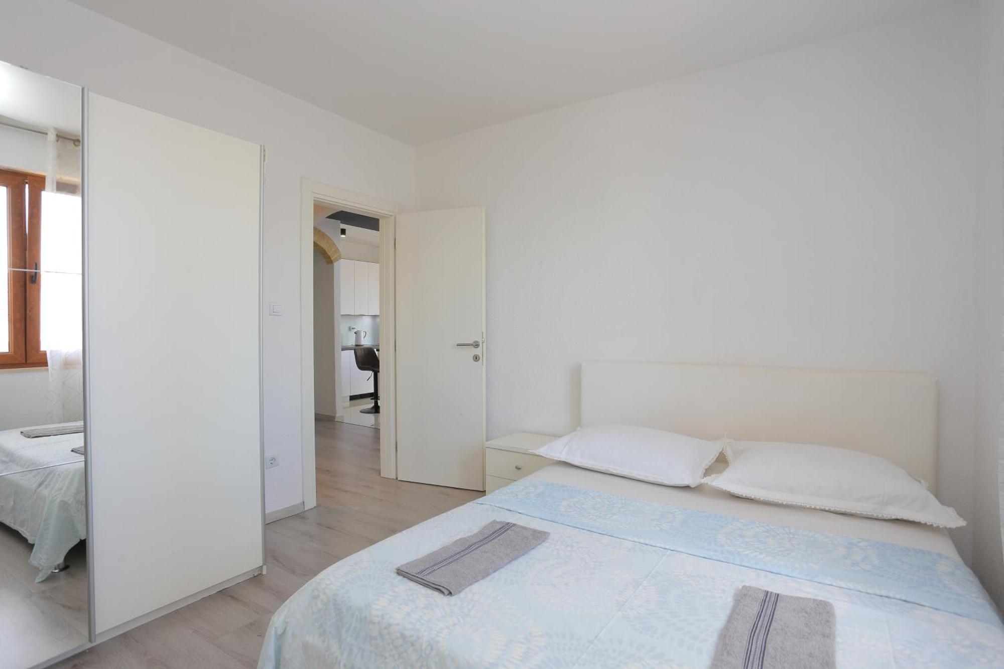 Apartments With A Parking Space Mastrinka, Ciovo - 4324 Trogir Værelse billede